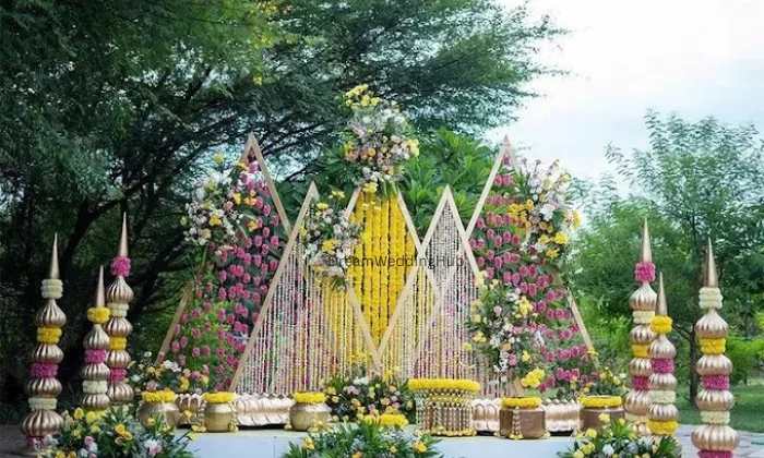 Hums event and sound light